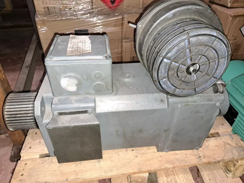 LENZE MOTOR MDFQARS 100 22 02