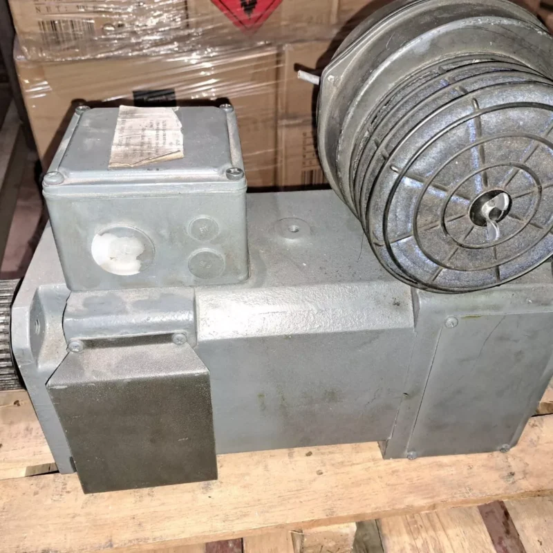 LENZE MOTOR MDFQARS 100 22 02